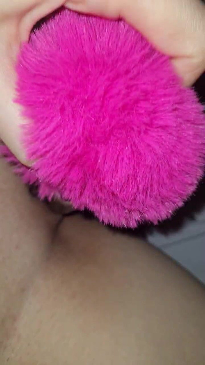 Ana Liz: Chatte fraîchement rasée...