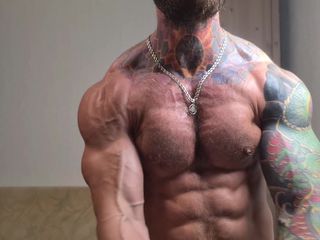 Valdemar Santana: Jock tatuată este unsă cu ulei și își arată mușchii