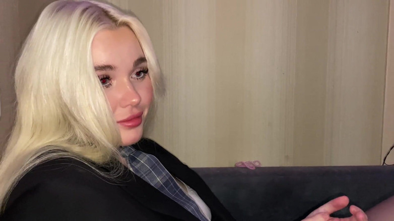 Blondessa: Adik tiri muda Avenges Teman Lelaki Kerana Curang, Diletakkan Di...