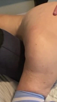 Velký zadek zralá manželka ohnutá nad nafukovacím análním kolíkem