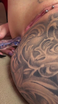 Quente ruiva coed Taylor Nicole enche sua bunda com um vibrador!