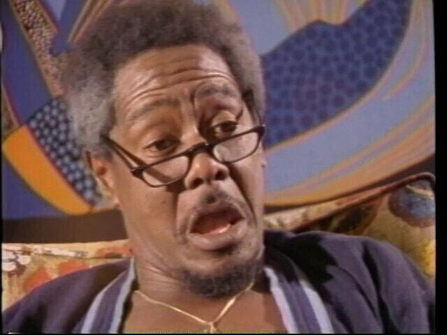 Old Good Porn: 拥有巨大鸡巴的男人从性感的黑发女郎那里得到头，然后钻她的阴户