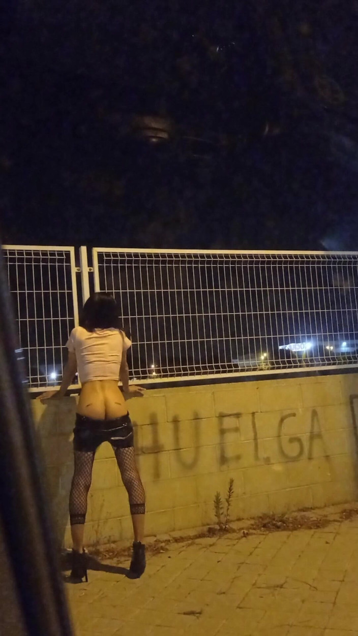 Penelopene27: Travesti açık havada yakalandı