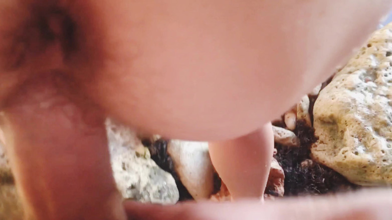 Risky Hairy Couple: Sesso mare nella spiaggia nudista
