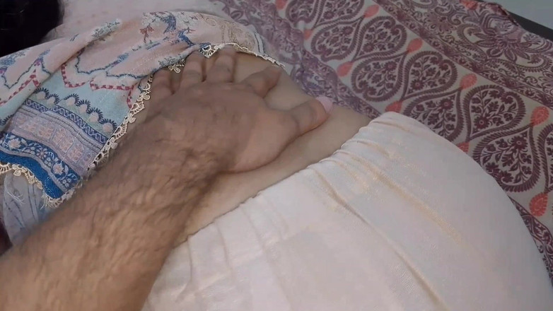 QueenbeautyQB: Indische stiefmutter erwischt ihren stiefsohn beim anschauen eines schmutzigen videos -...