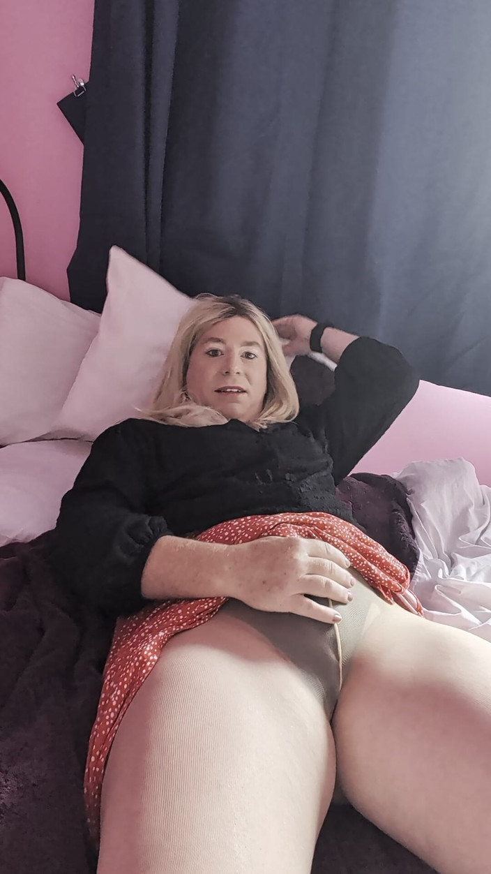 NikkiGee: Un gros sperme juteux !