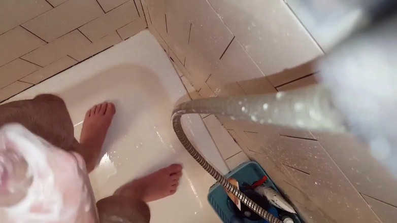 WhiteboiF: Playing and Washing My Dick in the Shower