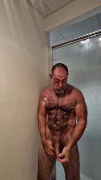 Ayah tiri berotot dengan tebal lagi mandi