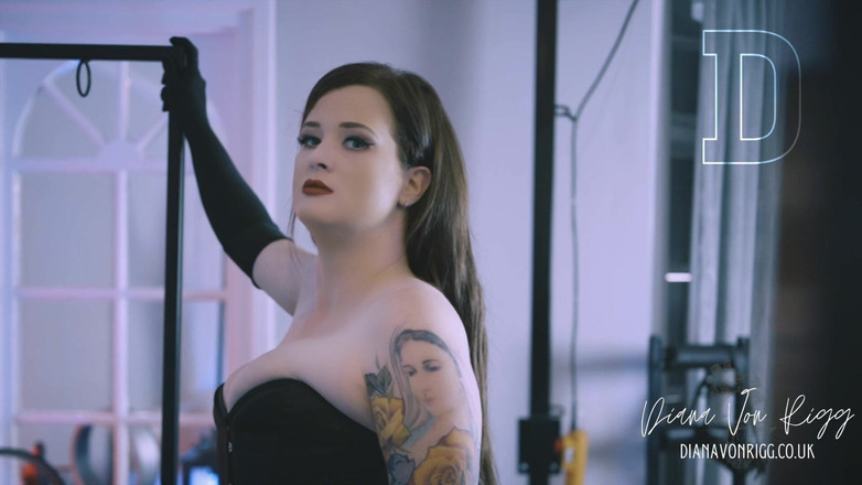 Diana Von Rigg: 여주인 Diana를 만나다...