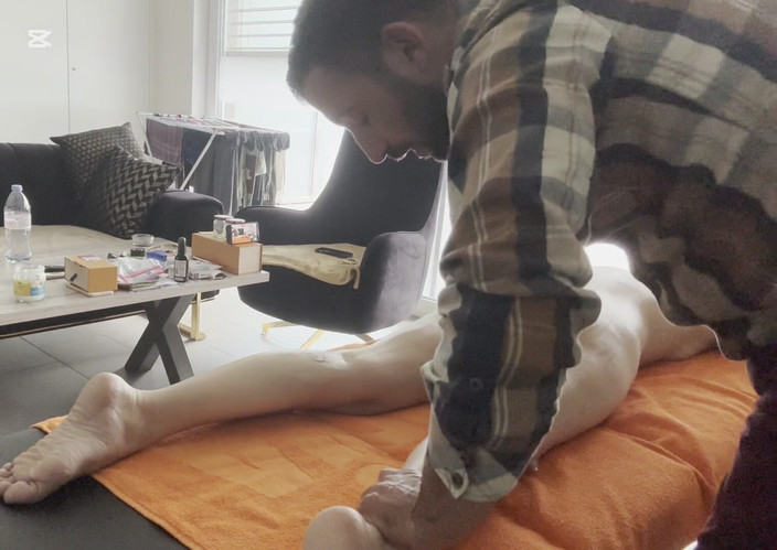 Sirene: Urut sehingga zakar dalam mulut