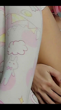 Cute Girl Loves to Play with Her Tight Pussy