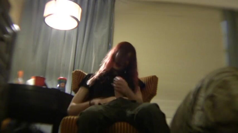 Solo Austria: สาวผมแดงวัยรุ่นเฮงซวยสอนวิธีชักว่าวด้วย strap-on