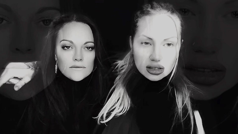 Goddess Misha Goldy: Buzele noastre sexy și fum te fut