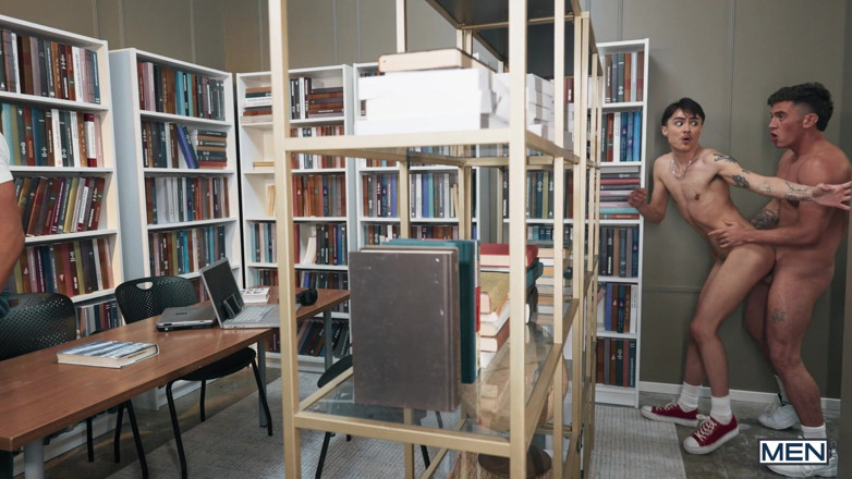 Men network: Uomini - Schizzata in biblioteca