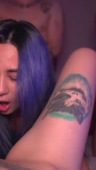 Orgia russa 3 ragazze 2 ragazzi si scambiano la sborra bacio