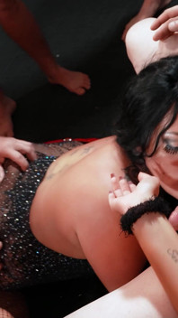 Tyska kurviga BBW porrstjärna Ashley Cumstar på creampie gangbang med sin bästa vän