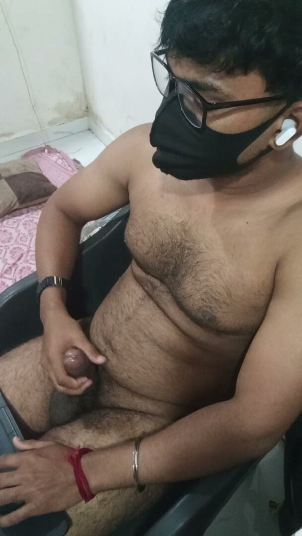 Asian321heart: Il ragazzo vergine indiano sta scuotendo il suo e sta...