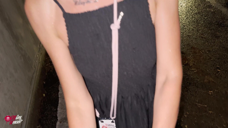 Miley Weasel: Blonde Schlampe Auf Dem Volksfest Abgeschleppt Und Im Regen Gefickt!!
