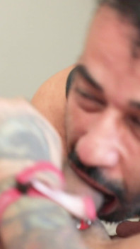 Trojka (moje první dvojité šukání) latino4cumsluts a Markusxxx ničí můj zadek