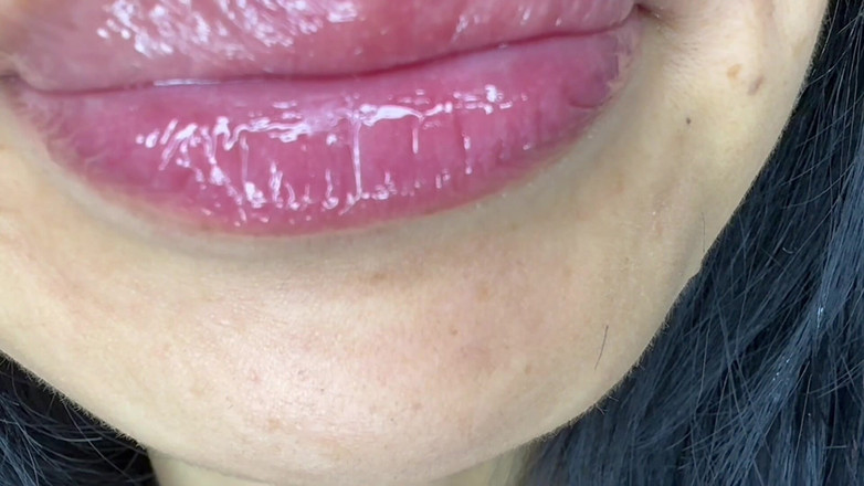 Asmr_mouth: POV Tiny:巨人女があなたを口に入れたい