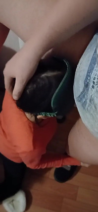 Meine stieftochter hat mich verführt und ich konnte ihr nicht entgegensetzen, aber ich hatte sie mit verbundenen augen, damit ich nicht verlegen sein würde