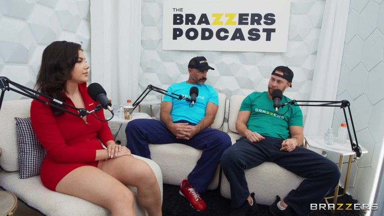 BRAZZERS: Brazzers - Valentina nappi在播客后被两根鸡巴干