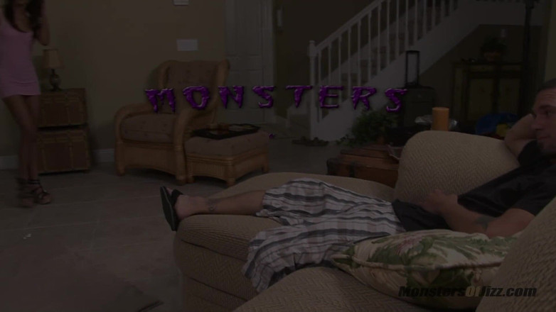 Monsters Of Jizz: Nadia kouří a vystříká obrovskou nálož za zelenou kartu