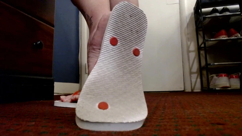 Abby Anna: MILF Standing Flip Flop Shoeplaying