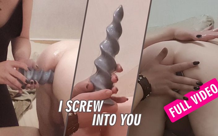 SinfulCat: Dziewczyna wkręca ogromną śrubę w tyłek sąsiada