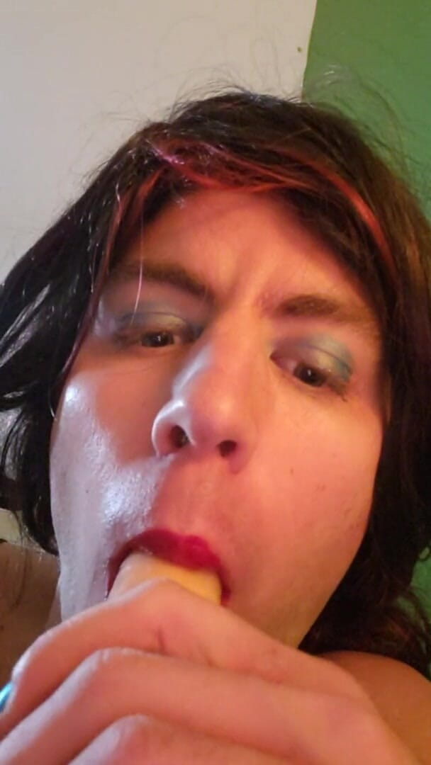 Sabrina89: Suck my dildo