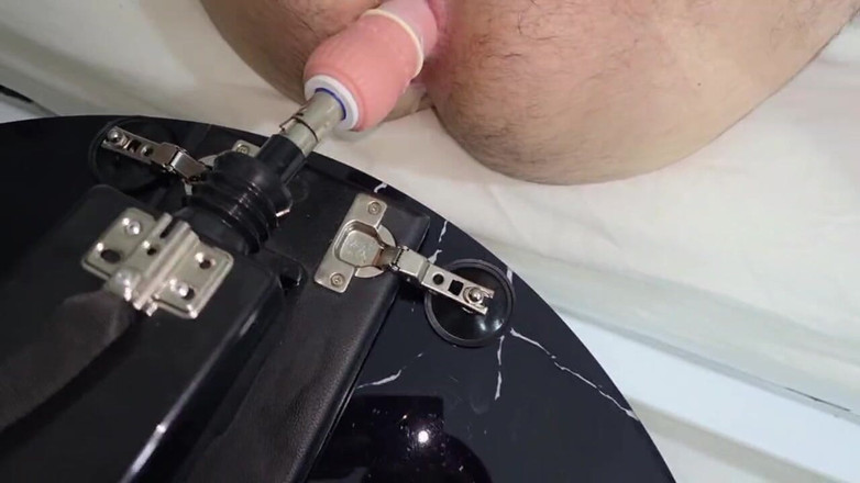 Mistressrola: Použila jsem pro něj sexuální stroj, protože je nenasytný