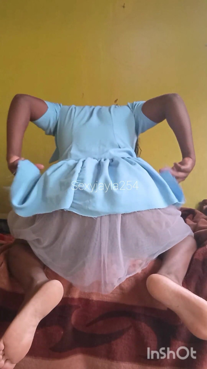 Sexyjayla254: Travestiet toont je zijn kont en lul