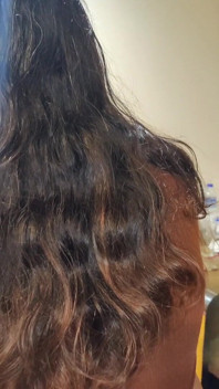 Bruine bodysuit kijk naar mijn geschoren poesje
