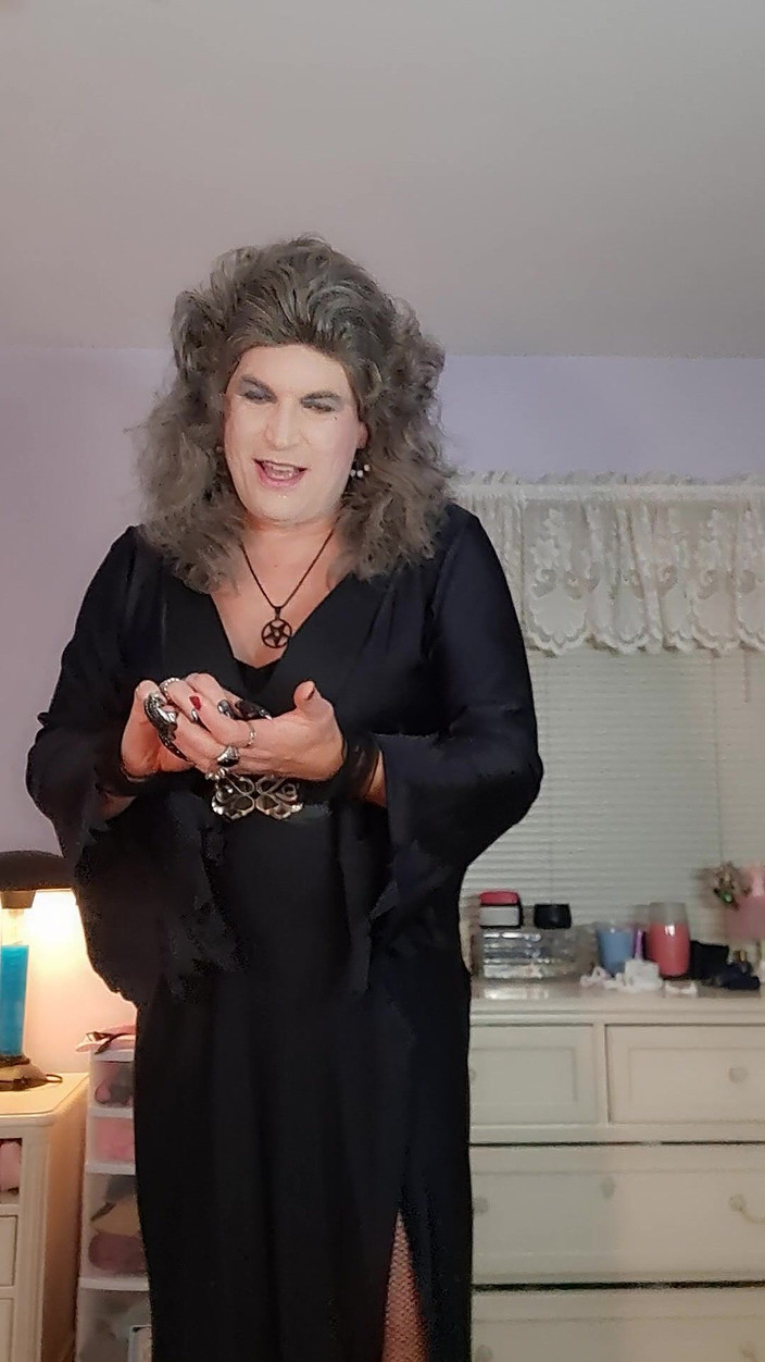 Victoria Lecherri: काउंटेस विक्टोरिया क्वीन ऑफ द लान्ड से हैप्पी हैलोवीन!