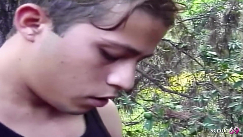 Shemale TS Collection: 金发人妖让男人在户外舔肛并干她们