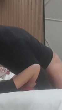 MILF ในถุงน่องกับส้นสูง ถูกมัด ถูกปิดตา ถูกอุดปาก แล้วโดนเย็ดทุกช่อง