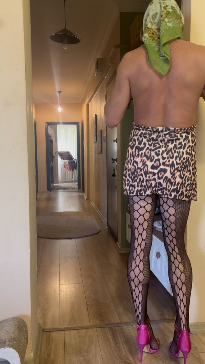 cd_aysemmm: Jag hälsade pizzapojken utan behå