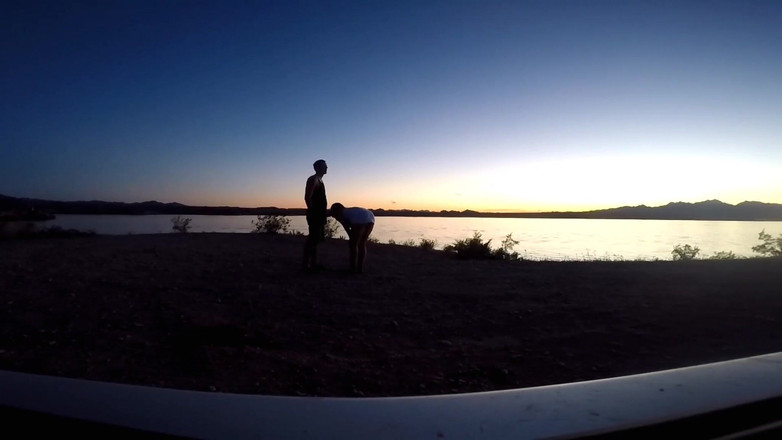 Mya Lane: Esposa do dia da praia chupa pau duas vezes