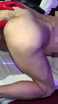 – 나는 새장에서 그의 엉덩이를 부러뜨렸다