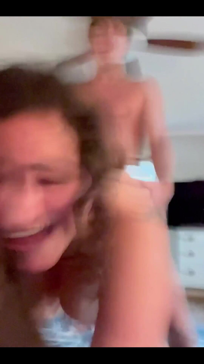 Josie Jaxxon: 寝取られ夫は仕事中