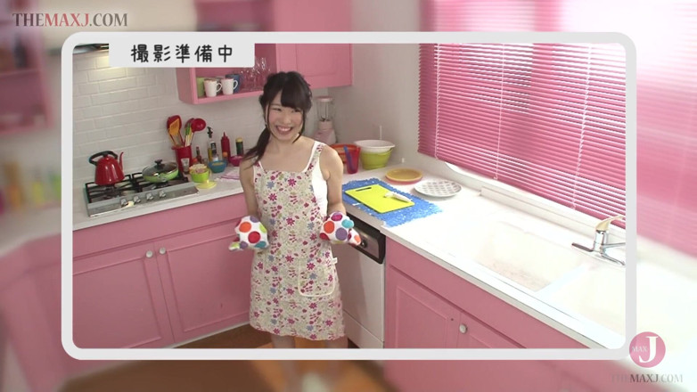 Asian happy ending: Fofa asiática satisfeita com vibrador em sua buceta peluda - Parte 1