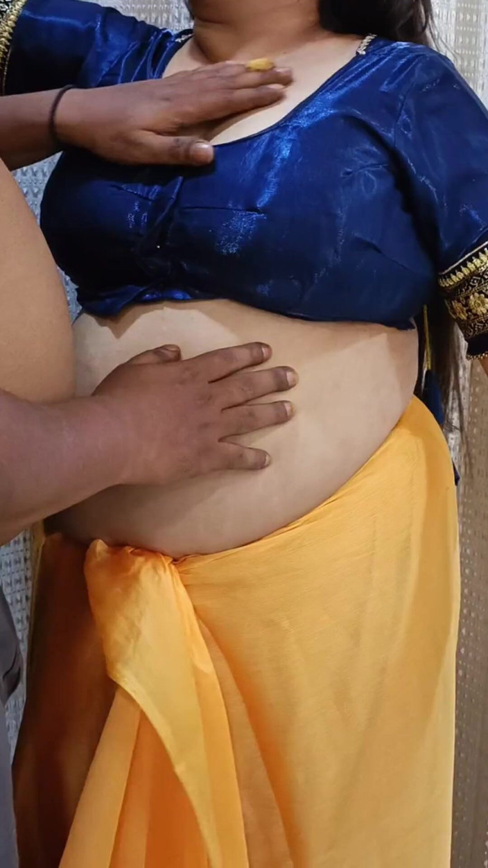 Catchybusty: Bhabhi Saree를 의도적으로 벗어