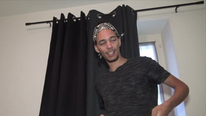Sneaker gay: Romantik Fucked Raw by Ebony Big Dick
