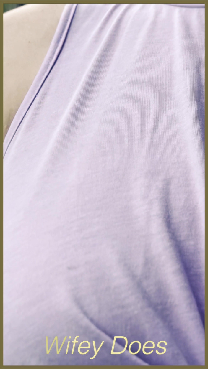 Wifey Does: पत्नी हिम्मत में ब्रालेस हो जाती है