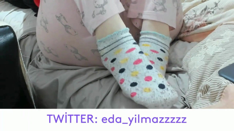 Bigass_sexy_bigboobs: Fétichisme des pieds - foot turc - fétichisme des pieds turc - chaussettes -...