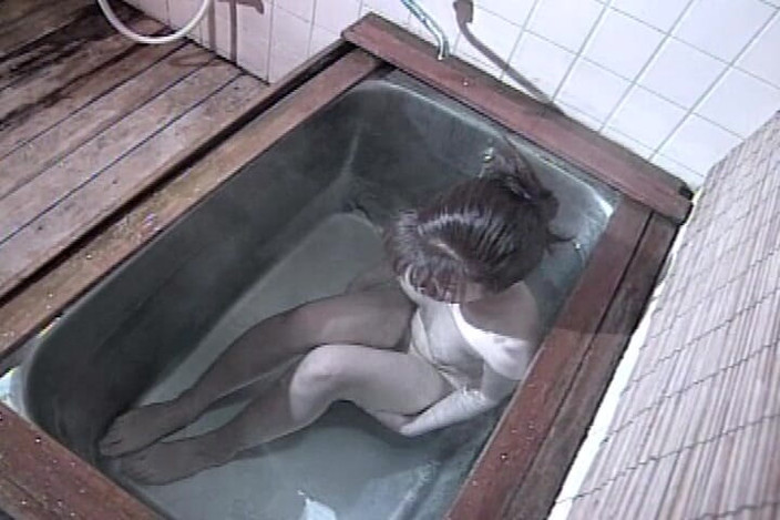 Asian Mature Climax: Solo Asian Teen Rubs Her Hairy Twat in the Jacuzzi