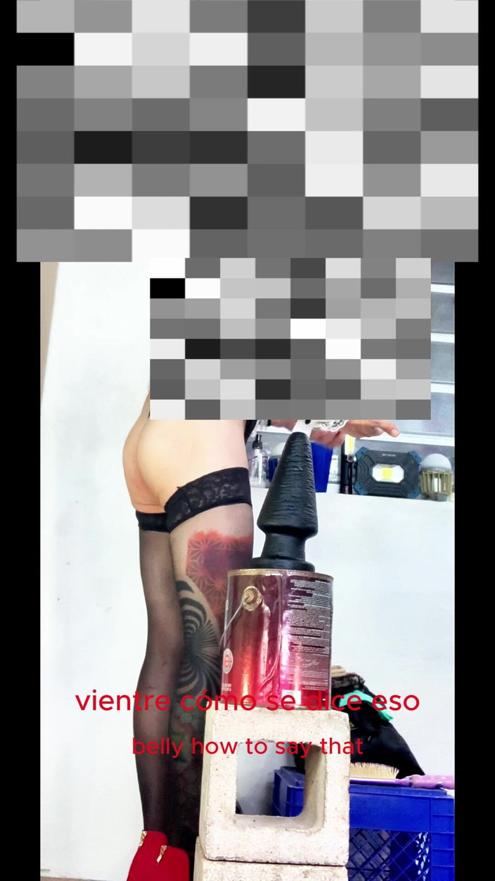 Benito414: 거대한 흑인 딜도를 타고 란제리 스타킹을 입은 TS Croosdresser 작은 Shemale 아름다운 엉덩이