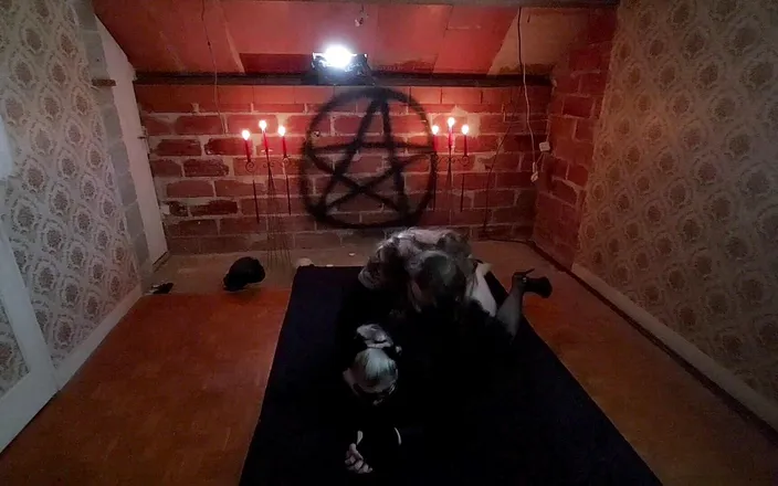 EliAndAdam: Fuck kitty on doggy position