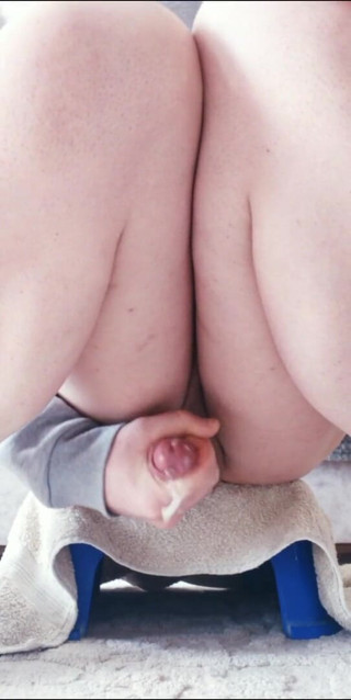 Annyfist: Nice ride dildo and cum