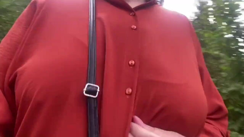Mary Di: Walking around the city, showing my tits and exposing my...